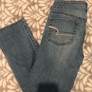 AMERICAN EAGLE JEANS